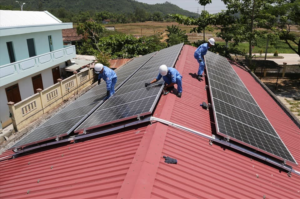 Nạp 40kWh lưu trữ — không lo mất điện
